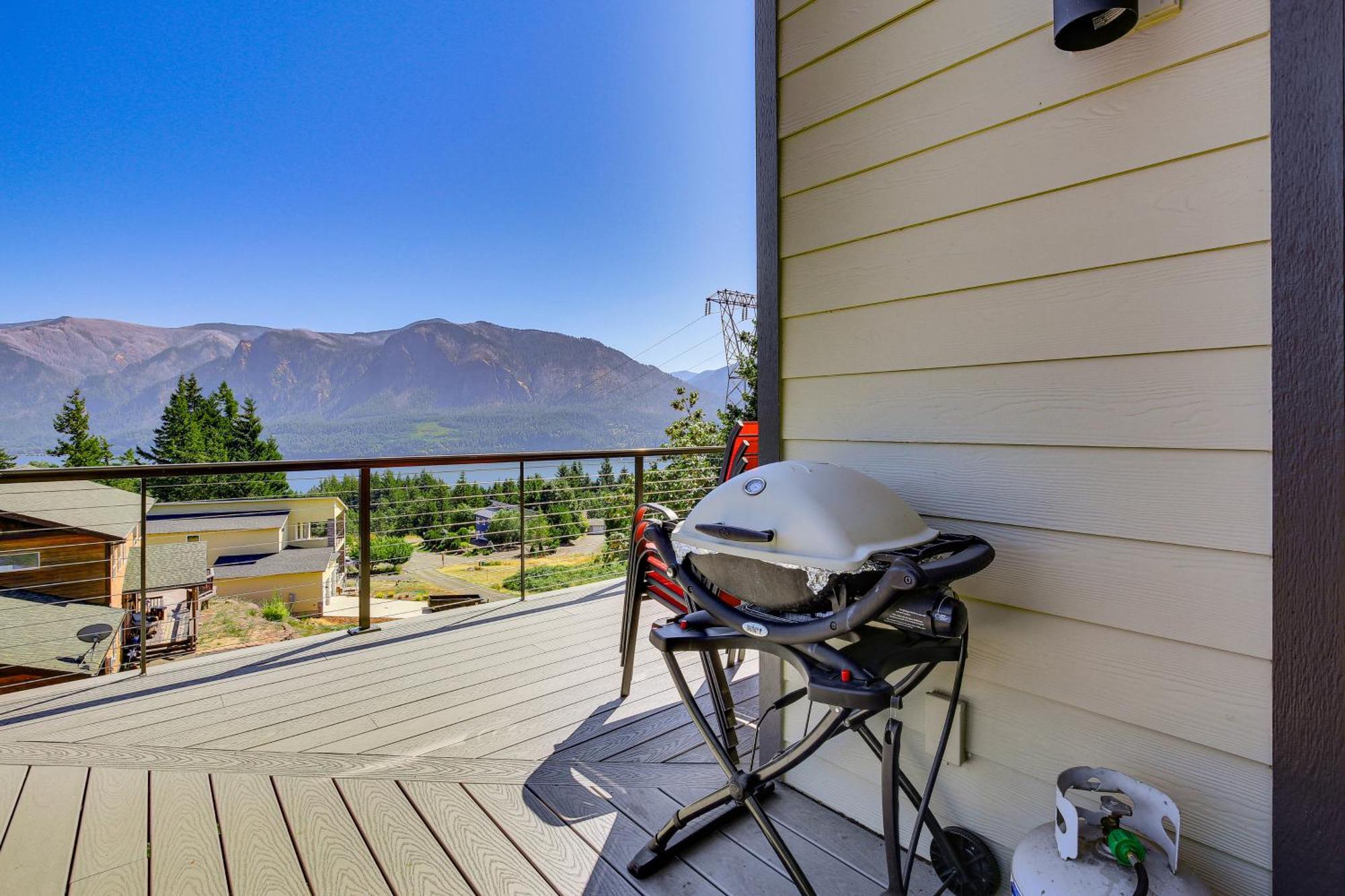 Gorge Retreat - Modern Carson Home With Mtn Views! Exterior photo