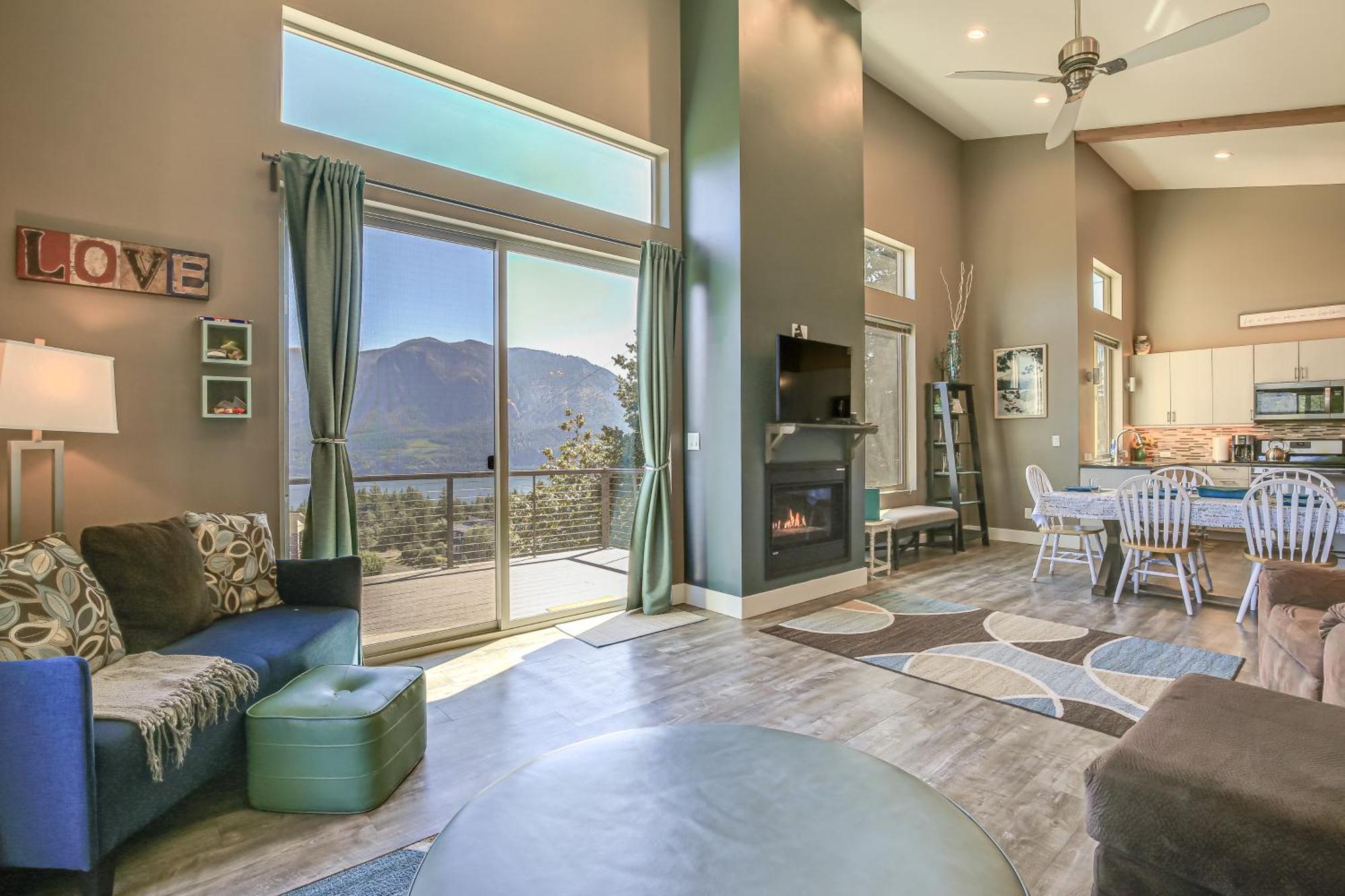 Gorge Retreat - Modern Carson Home With Mtn Views! Exterior photo